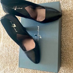 Brand new. Beautiful 3.5 high heels. Made in Italy